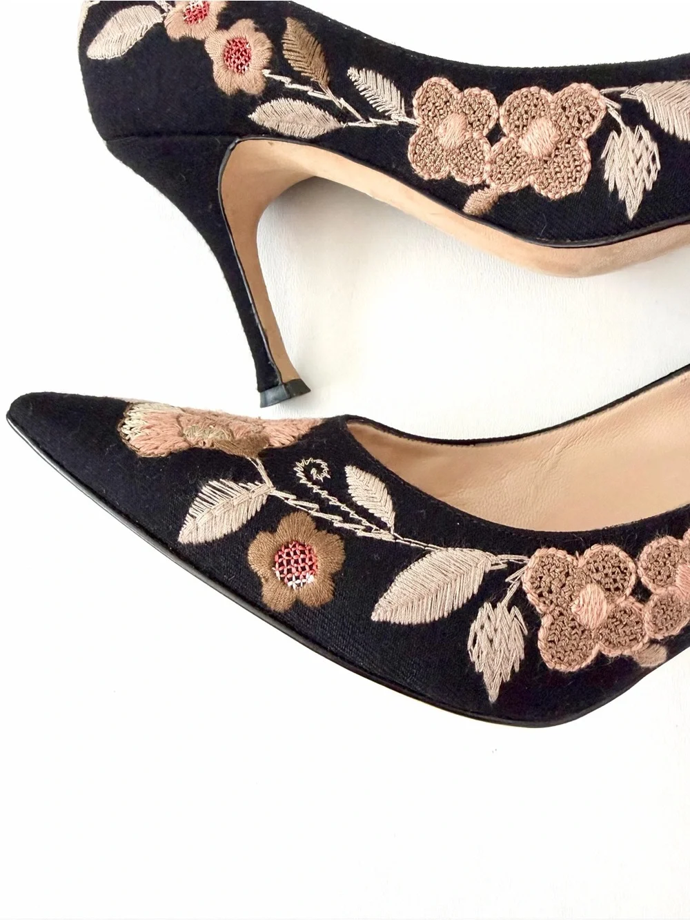 MANOLO BLAHNIK | Black Floral Embroidered Pointed Toe Pumps Heels EU 38